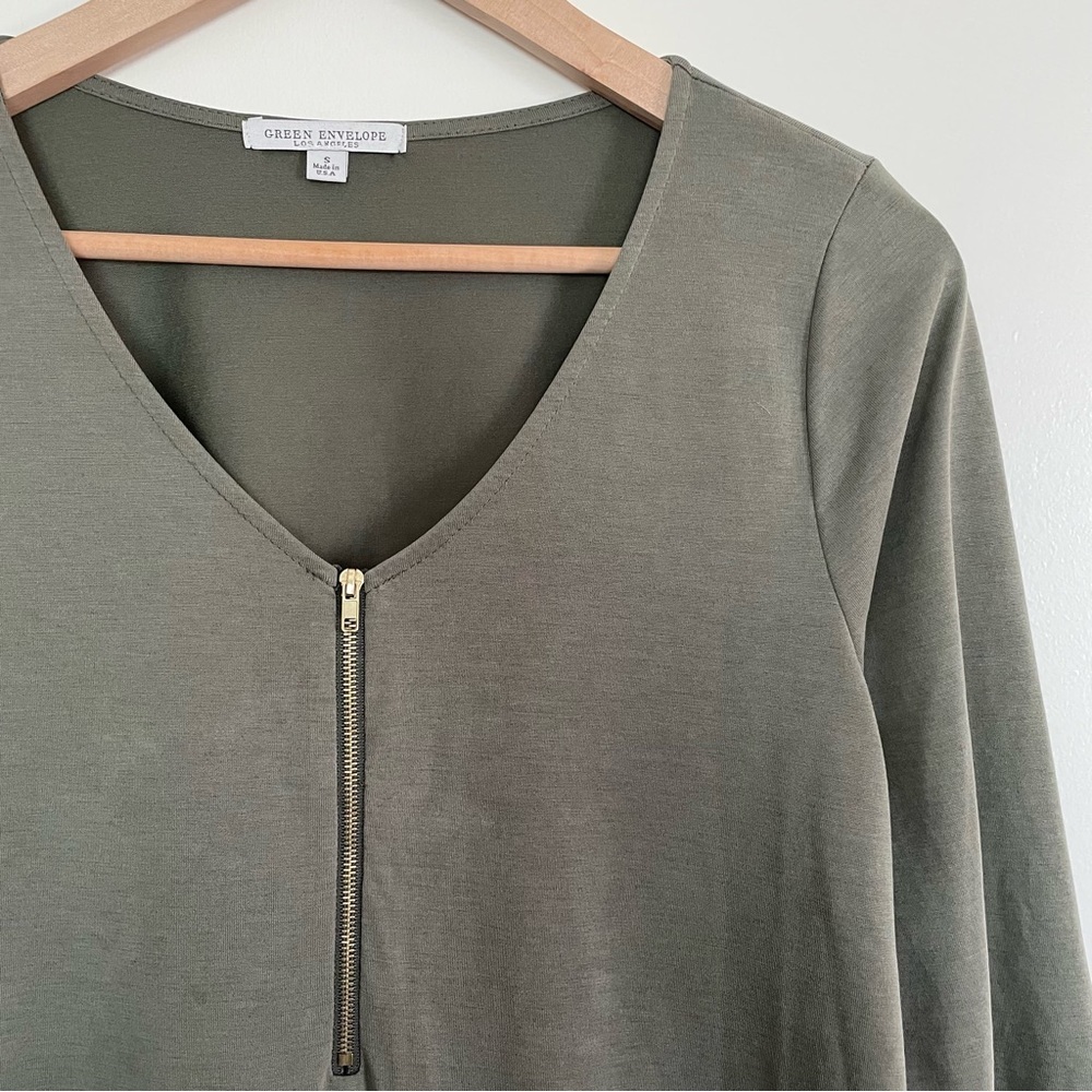 Green Envelope LA Olive/Sage Green V-Neck Half Zipped 3/4 Sleeve Top Size S
